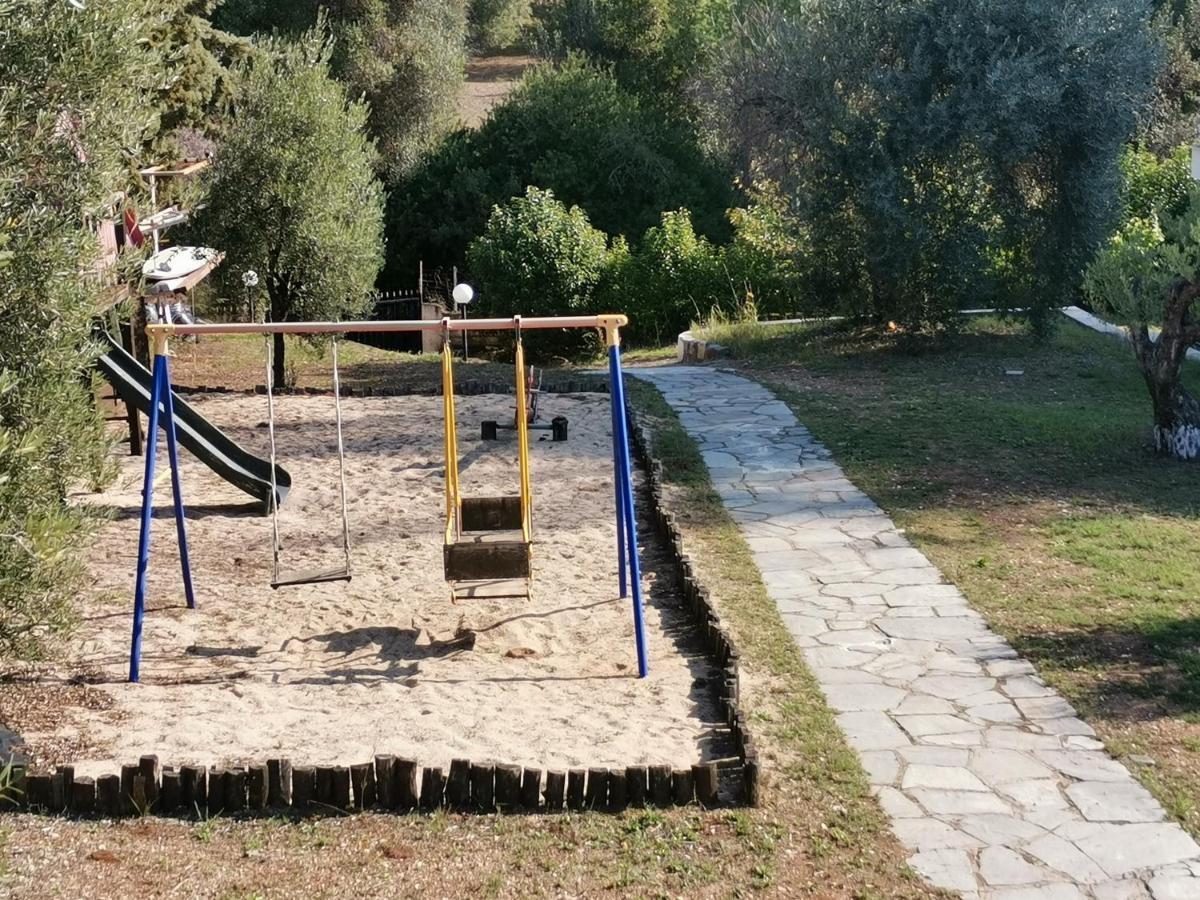Villa Askamnia And Suites Nikiti  Exterior foto