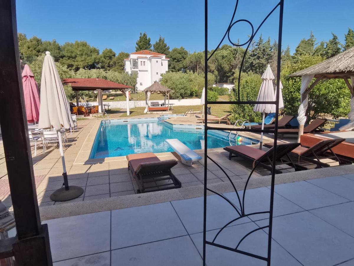 Villa Askamnia And Suites Nikiti  Exterior foto